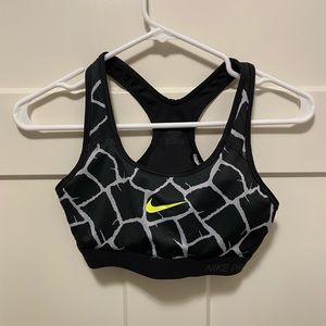 Nike Women’s Sports Bra with Padding Sz S